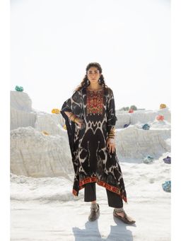 Karaj Jaipur - Ikat Print Embroidered Kaftan with Pant (Set of 2)