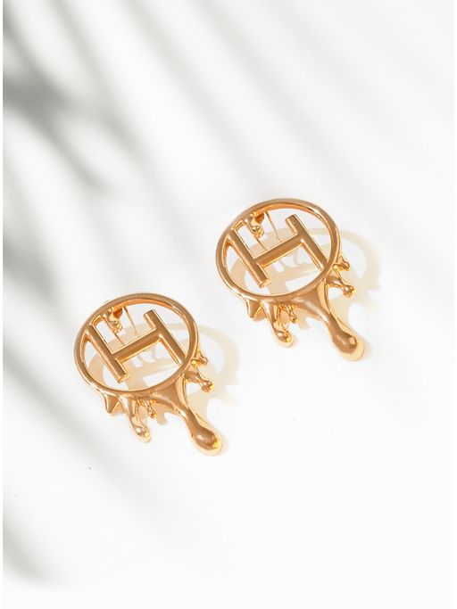 Outhouse Drip Oh Mini Earrings In Gold Finish