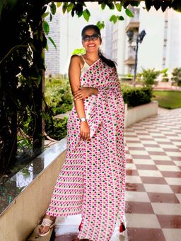 APAAPI THREADS OF GLORY - White Polka Dots Crushed Saree Heavy Tassles with Unstitched Blouse