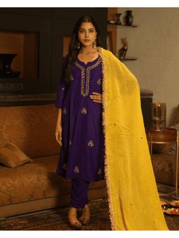 GULABI DORI - Women Purple Velvet Embellished Kurta with Pant and Dupatta (Set of 3)