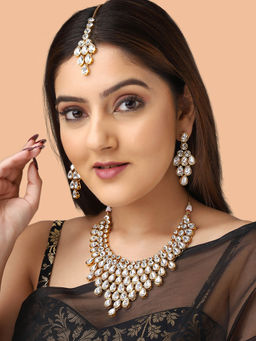 Priyaasi - Graceful Grandeur Kundan Necklace Set and Maangtikka Ensemble
