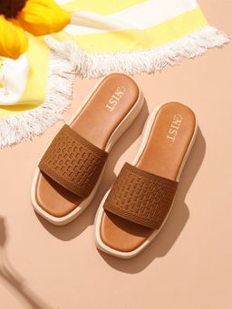 GNIST - Flatform Tan Sandal Heels