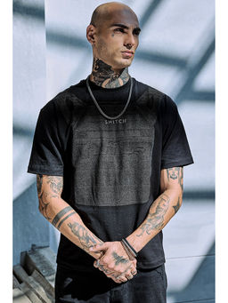 Snitch - Men Black Armour Printed Oversized T-Shirt