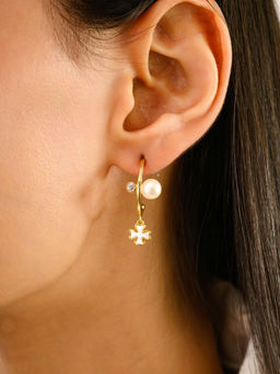 METALM - 925 Silver Dangling Flower Charm Gold Plated Open Hoop Pearl Earrings