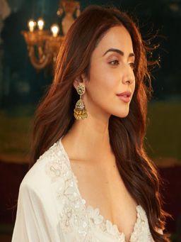 Accessher - Traditional Gold Plated Stunning Kundan and Pearls Embedded Statement Jhumki Earrings