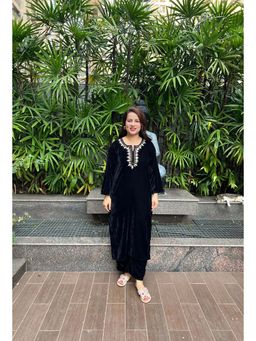 RANGREZA ETHNIC - Women Black Velvet Embroidered Kurta with Palazzo (Set of 2)