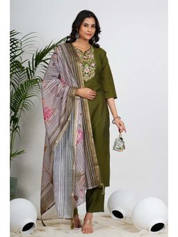 Vbuyz - Women Green Silk Blend Embroidered Kurta with Pant and Dupatta (Set of 3)