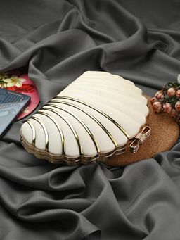 Toobacraft - Women White Handicraft Shell Shaped Clutch