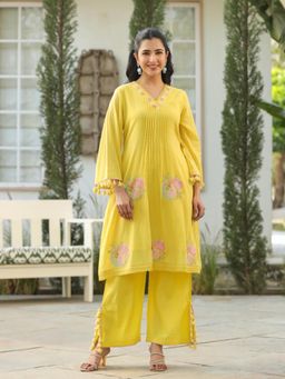 Autumnlane - Yellow Printed V-Neck Kurta with Pant
