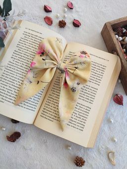 Label Kanupriya - Yellow Linen Floral Printed Bow