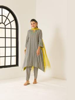 DOHR INDIA - Women Cotton Embroidered Black Kurta and Pant