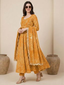 arangya - Yellow Printed Sweetheart Kurta With Pant & Dupatta