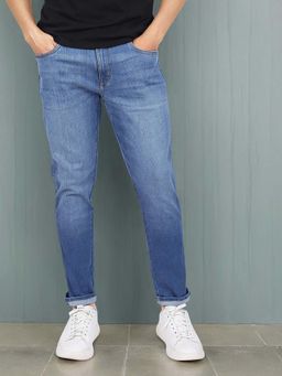 Wrangler - Men Blue Bostin Tapered Fit Mid Rise Heavy Fade Jeans