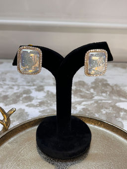 BEAUTY SPOT JEWELLERY - Rectangle Mop Studs