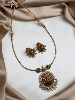 STILEADDA - Traditional Lakshmi Pendant Hasli Necklace Set