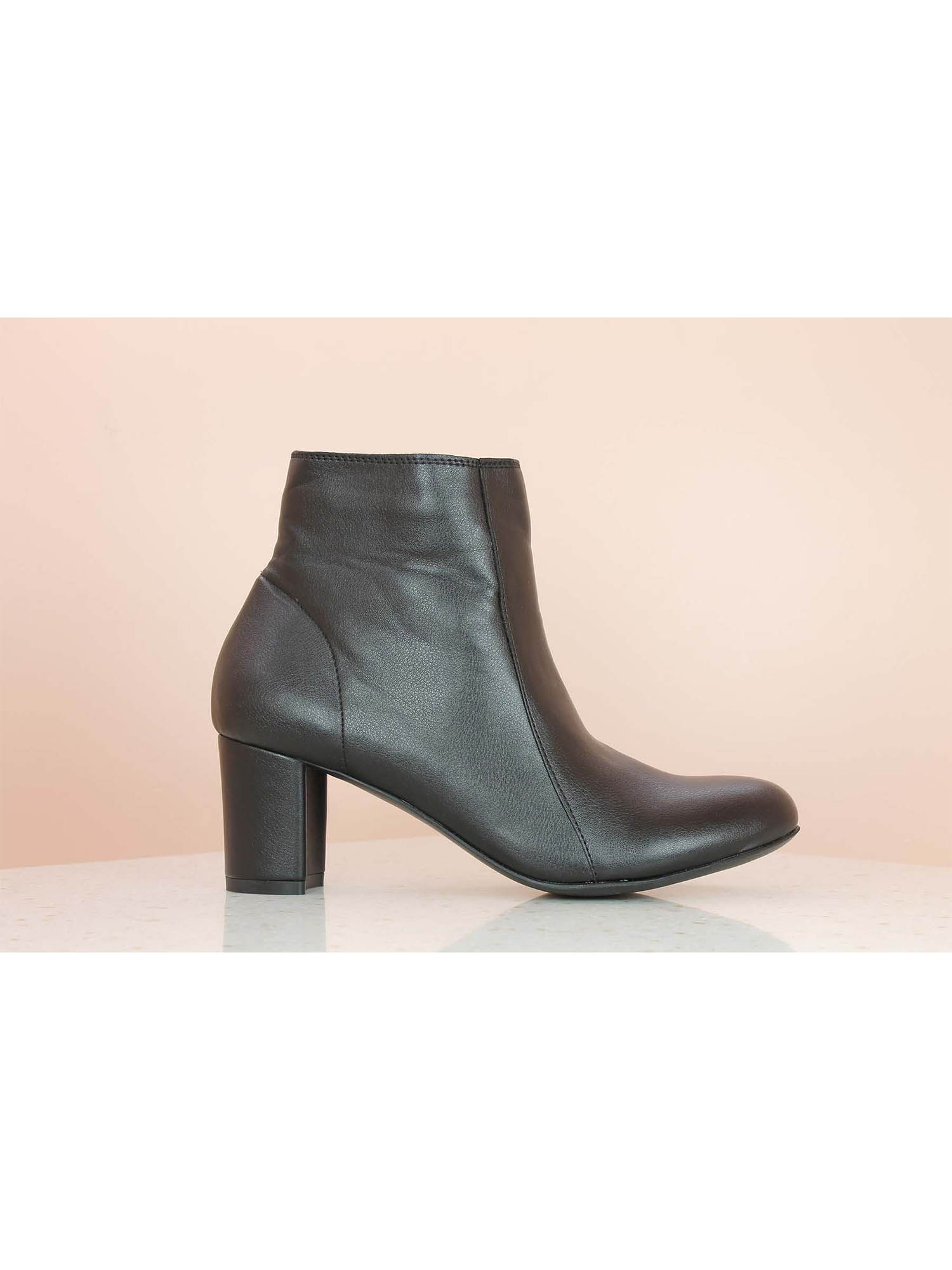 Black Boots (UK 8) Online | Nykaa Fashion