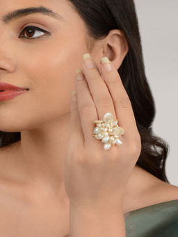 House of D'oro - Spathiphyllum Tassel Shell Pearl Ring