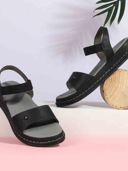 Mochi - Women Black Casual sandals