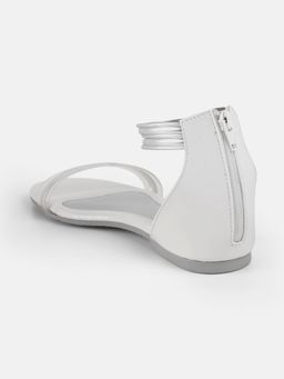 Mochi - Women White sandals