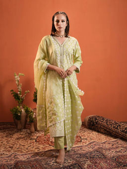 Heeposh - Green Schiffli Embroidered Cotton Kurta with Pant and Cotton Dupatta (Set of 3)