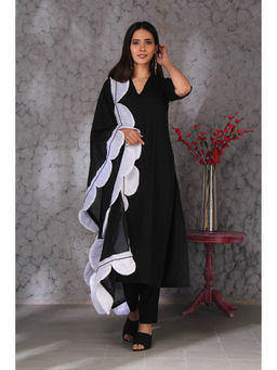 SHADES OF FAASHION - Black Rayon Solid Kurta and Pant with Scallop Dupatta (Set Of 3)
