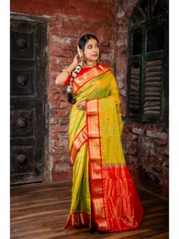 Maayavi - Women's Green Vanathi Handloom Saree with Unstitched Blouse