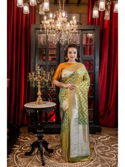 Maayavi - Women's Green Dhruva Handloom Saree with Unstitched Blouse