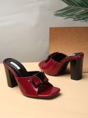 Red color option, Sold out, Currently selected