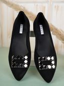 Black color option, Sold out, Currently selected