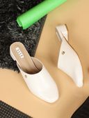 White color option, Sold out, Currently selected