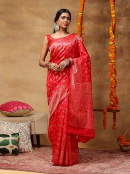 Garden VARELI - Women's Red Floral Zari Woven Art Silk Banarasi Saree