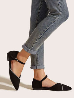 Shoetopia - Women Black Embellished Bellies