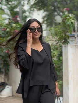 Saltpetre - Women Tencel Solid Black Blazer