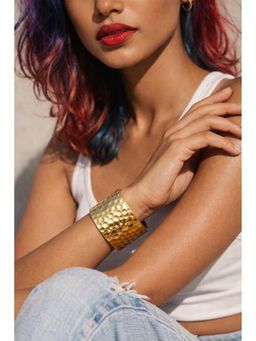 Niska - Women Bold Bend 18K Gold Plated Anti Tarnish Cuff