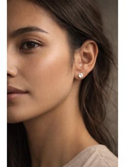 Niska - Women White Stone Classic Stud Earrings