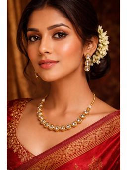 Niska - Women Kundan Studded Jewellery Set