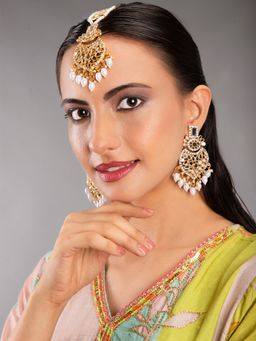 Priyaasi - Gold Plated Mirror Studded Gold Plated Maangtikka And Earring Set
