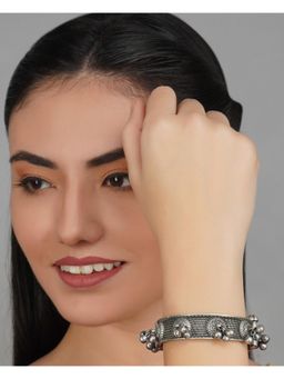 STUDIO B40 - Womens Oxidised Silver Kada