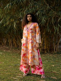 17 : 17 by Simmi Saboo - Red Ombre V Neck Slit Kurta (Set of 2)