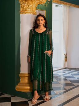 17 : 17 by Simmi Saboo - Green Evil Eye Print V- Neck New Pakistani Kurta Pants (Set of 2)