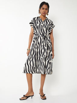 max - Women White Animal Print Shirt Dress with Belt