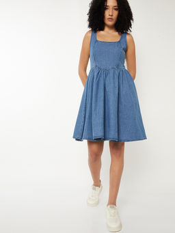 max - Women Blue Washed Fit and Flare Denim Dress