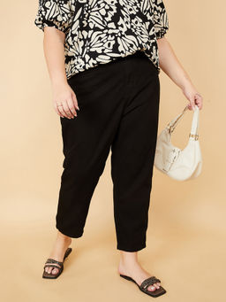 max - Women Black Solid Mom Fit Crop Jeans