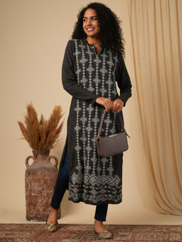 Globus - Women Black Mandarin Neck Placement Weave Knitted Loose Fit Winter Wear Sweater Kurta