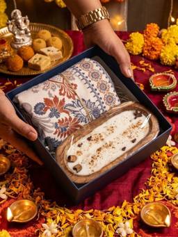 Akira Furnishings - Festive Housewarming Gifting Hamper - Table Runner & Soy Wax Candle