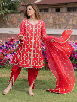 HOUSE OF JAMOTI - Ombre Red Machine Embroidery Kurta (Set of 3)