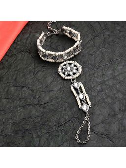 Karatcart - Oxidised Silver Pearl Kundan Hathphool