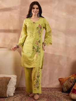 Vaamsi - Green Floral Three Fourth Sleeves Kurta with Pant