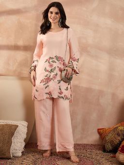 Vaamsi - Peach Floral Three Fourth Sleeves Kurta with Pant