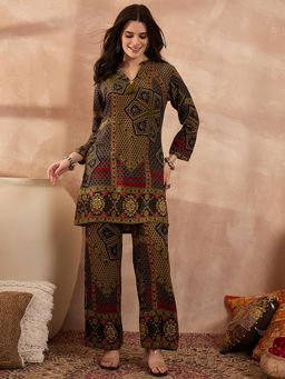 Vaamsi - Green Printed Three Fourth Sleeves Kurta with Pant